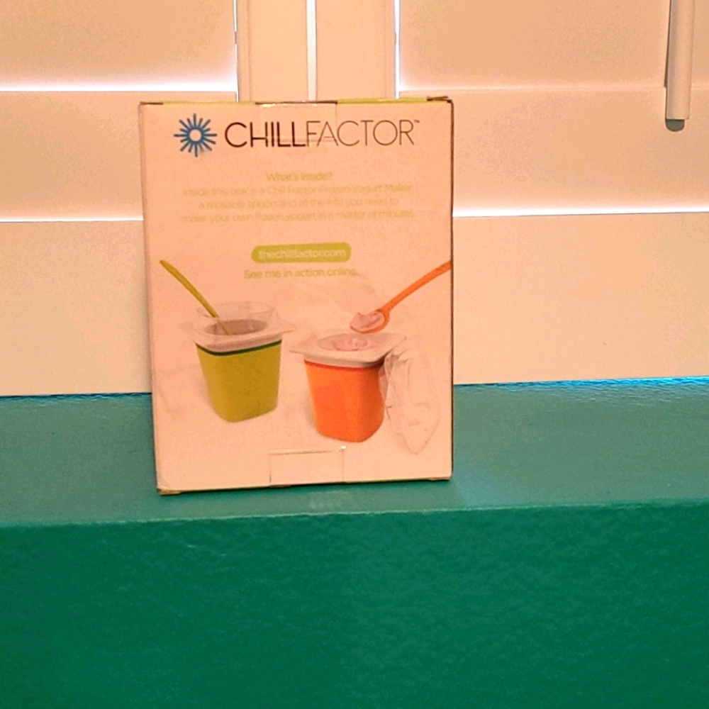 Frozen yogurt maker